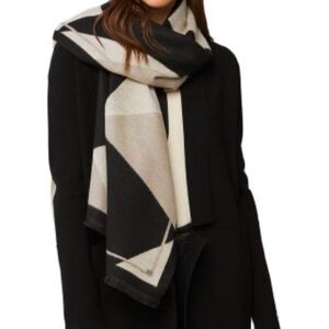 Soia & Kyo Black and Cream Scarf